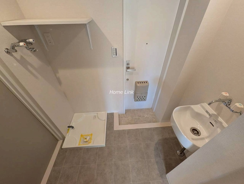 コートハウス城北中央公園5階　勝手口のある便利なキッチン